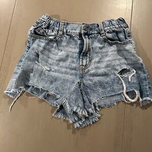 Distressed high/mid rise booty shorts